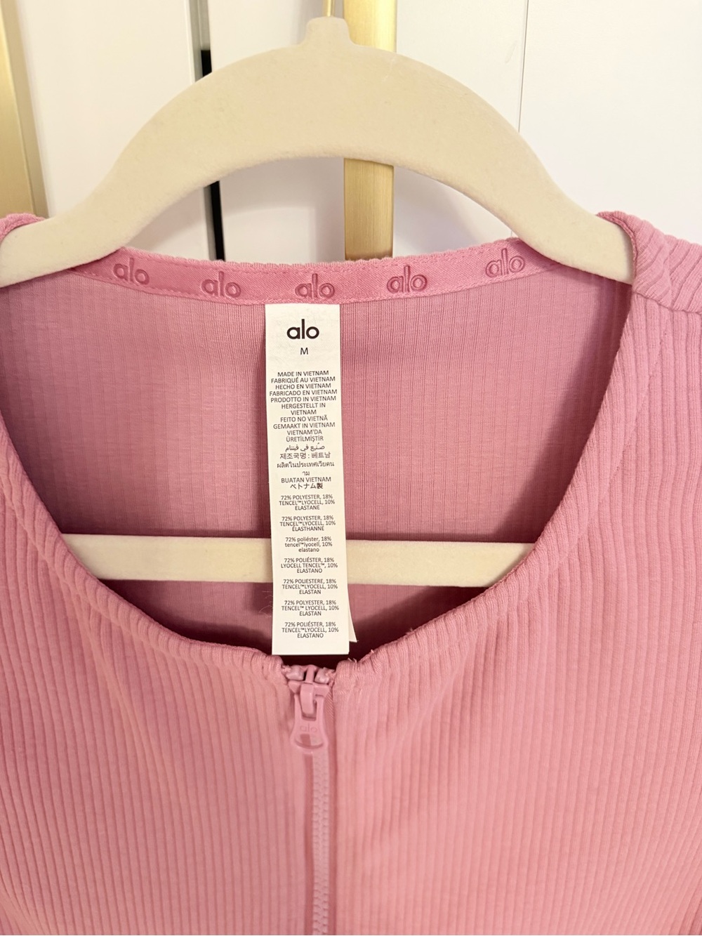 ALO SEAMLESS RIBBED JACKET MEDIUM PINK NWOT - Picture 9 of 9